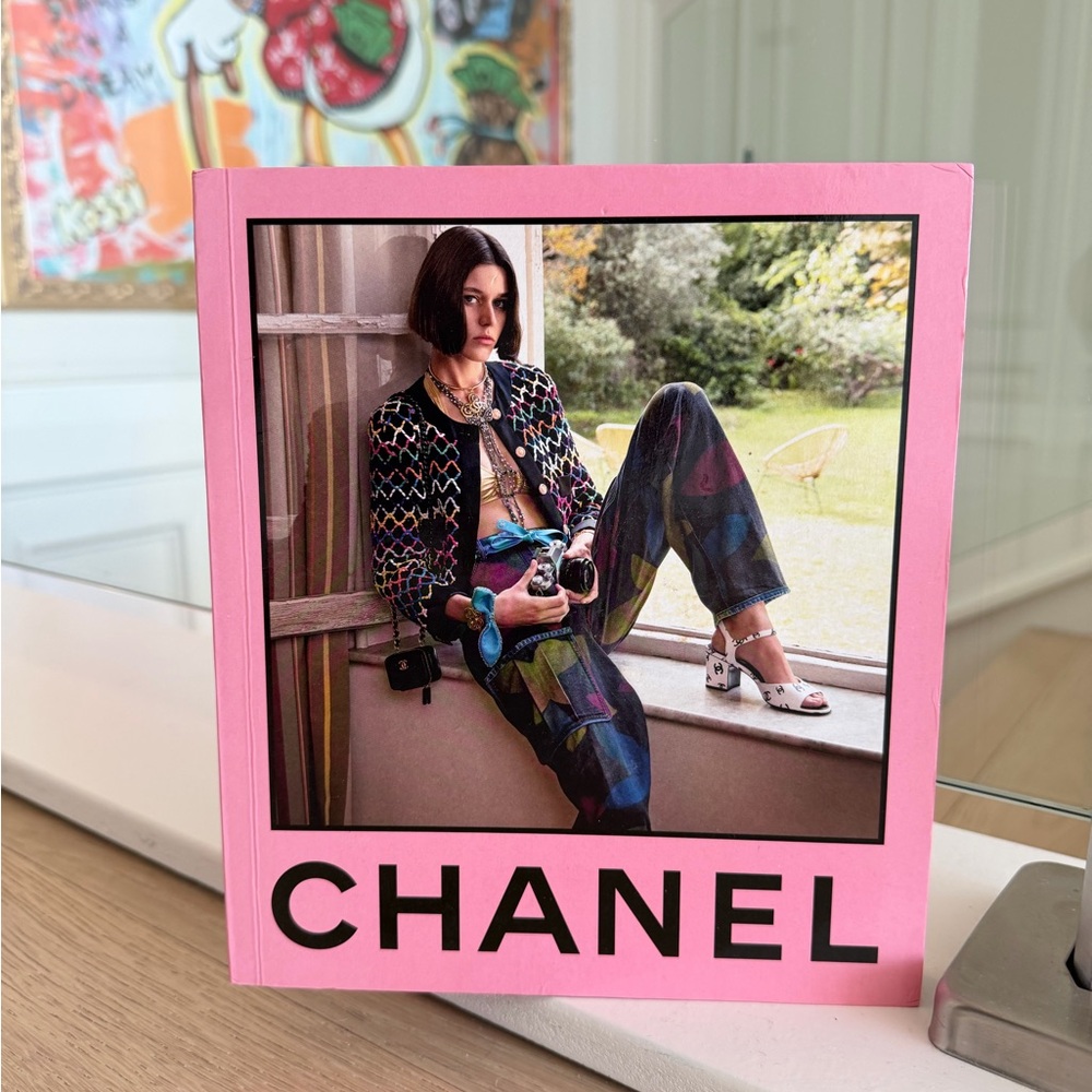 CHANEL Fashion Book 2022